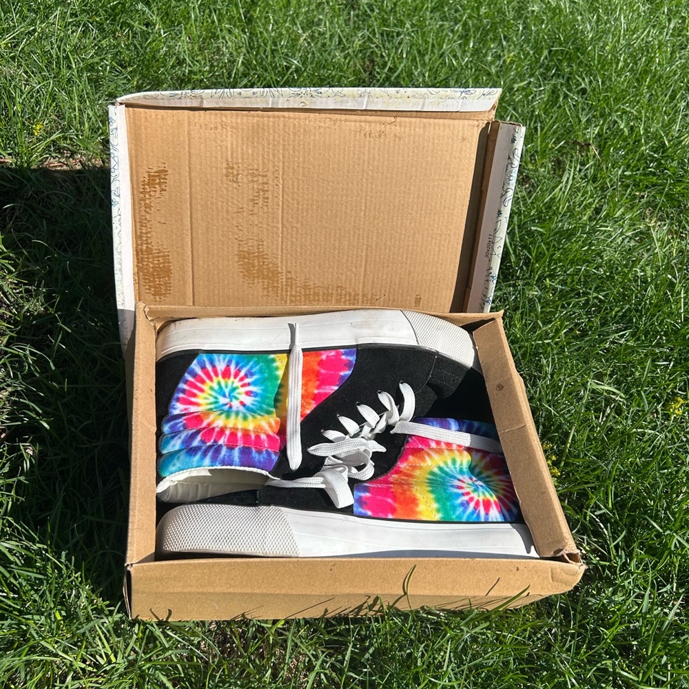 Mudd Tie-die High-Top Sneakers w/ Wedge Sole!